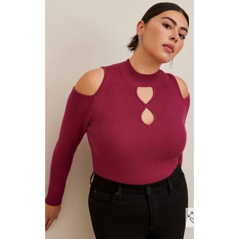00 NWT Torrid Red Pullover Ribbed Mock Neck Cold Shoulder Fitted Sweater